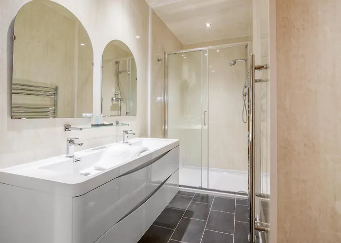 Brockwood Hall * Duddon